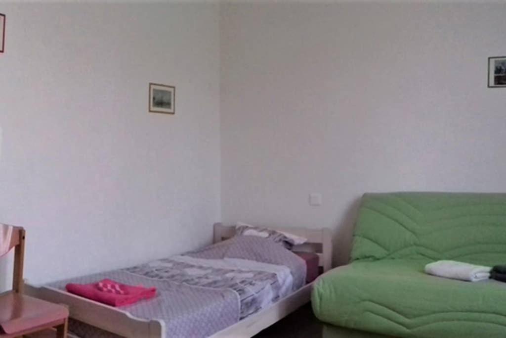 Spacieux Appartement Proche Centre Et Piscine Condom Exterior foto